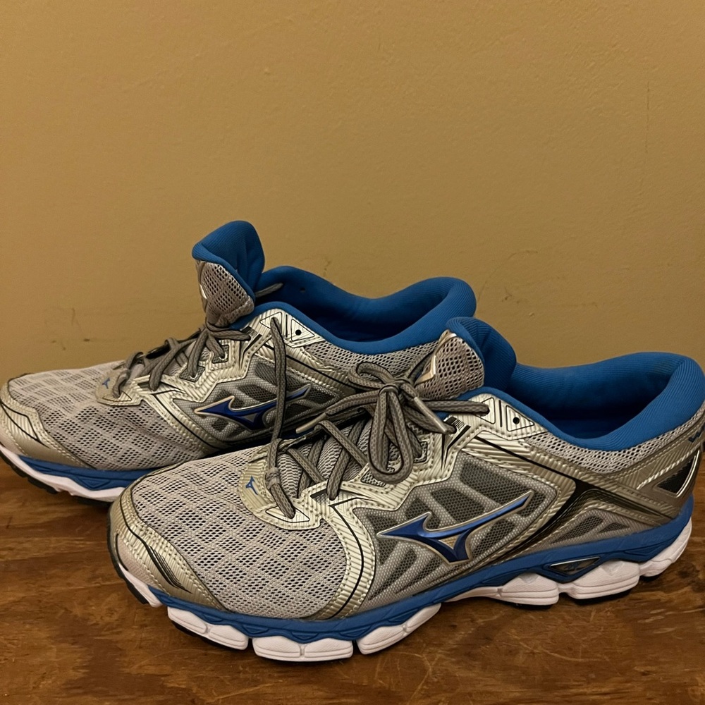 Very nice running shoes.